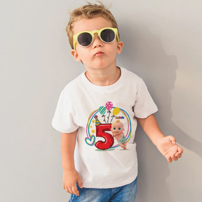 Desenul copilului pe un tricou personalizat