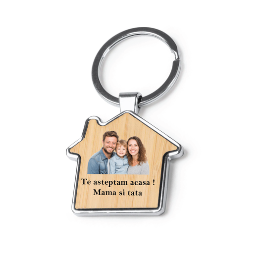 Breloc casă din lemn familie – personalizat 