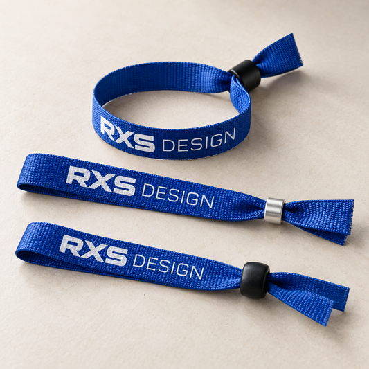 Brățări textile personalizate pentru evenimente — machetă de prezentare